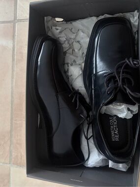 Simplicity Men's Black Leather Lace-Up Oxfords